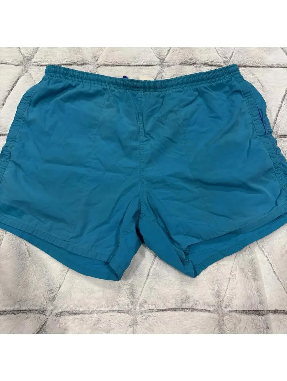 Columbia Men's Medium Blue Nylon Athletic Shorts Comfortable and Lightweight